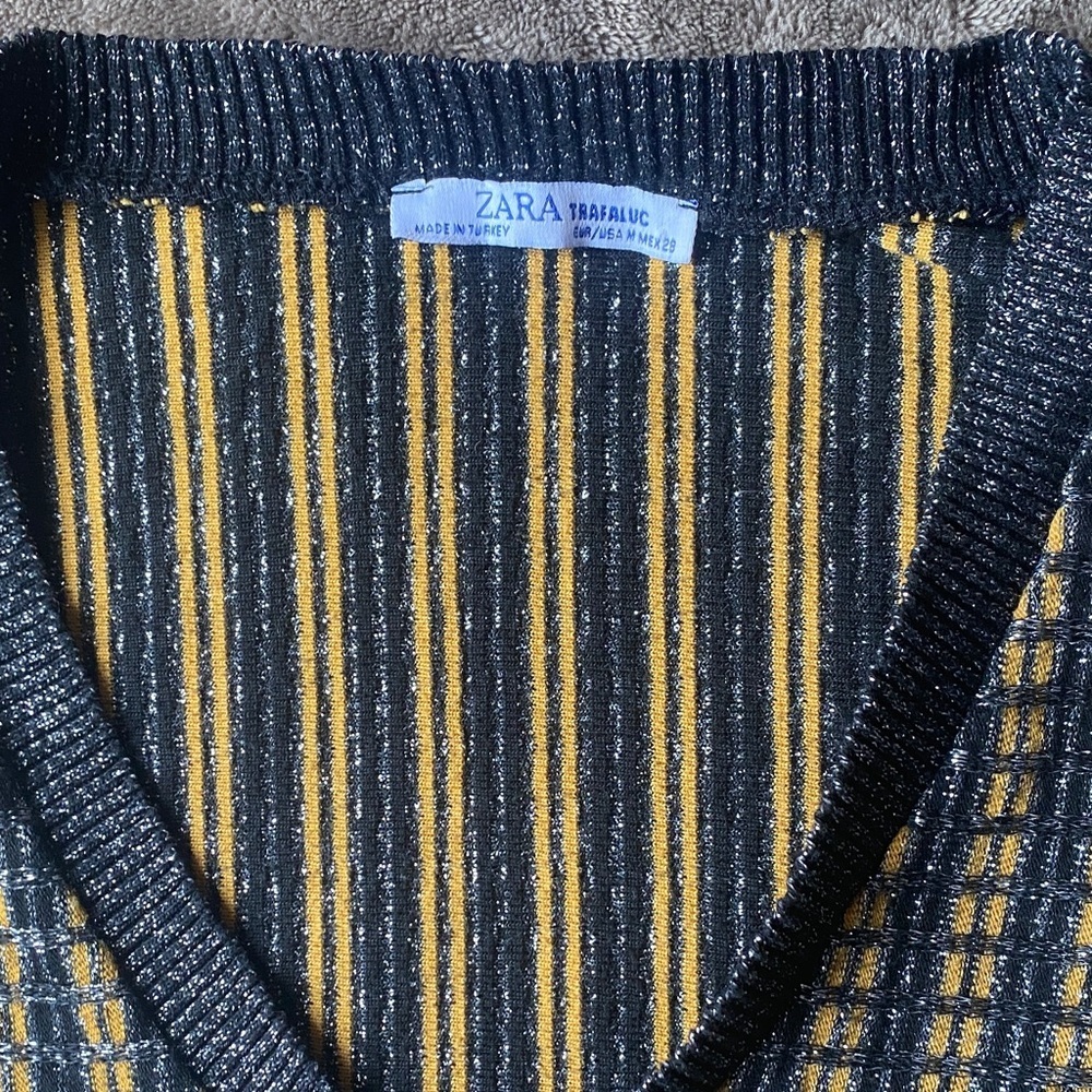 Zara Vintage Black and Yellow V-Neck Sweater - Picture 2 of 5